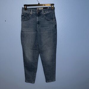Women’s Levi’s Silver Tab Mom Jeans - Size 28. B3